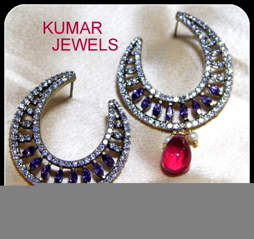 MOON STYLE EARRING.