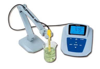 Nac515 Precision Conductivity Meter - Color: White And Blue