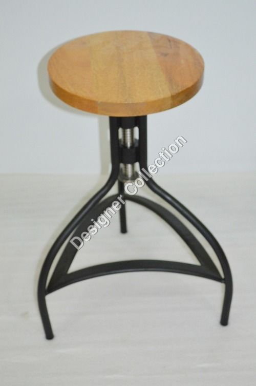 Round Tripod Chair