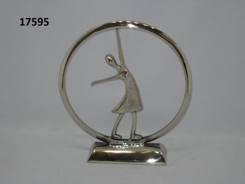 Statue lady dancing in Ring