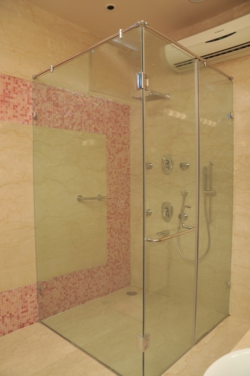 Glass Shower Cubical