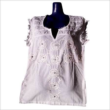 Sleeveless Embroidered Kurta