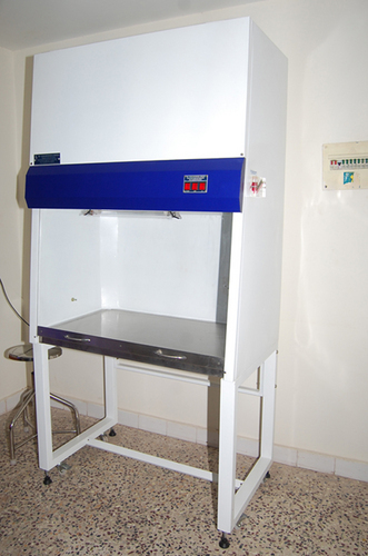 Vertical Laminar Flow Benches