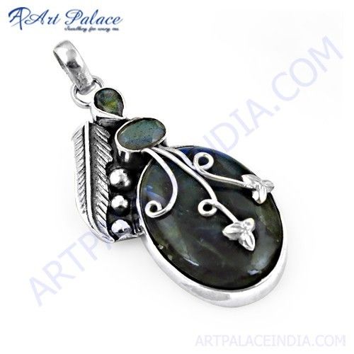 Beautiful Antique Style Labradorite Gemstone Silver Pendant