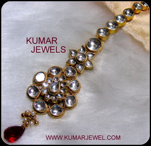 DROP MAANG TIKKA - Kundan, 10-15 cm, Gold-Plated, Red Drop, Pearl Beads, Elegant Design