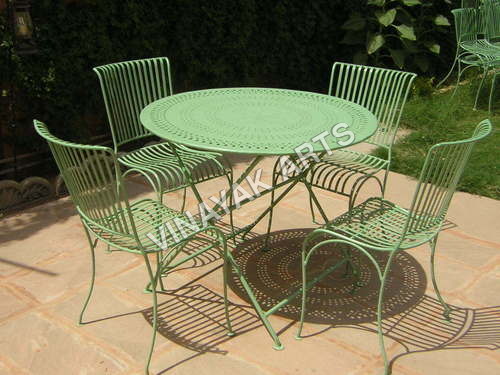 Set Of Chair And Folding Round Table Application: Garden