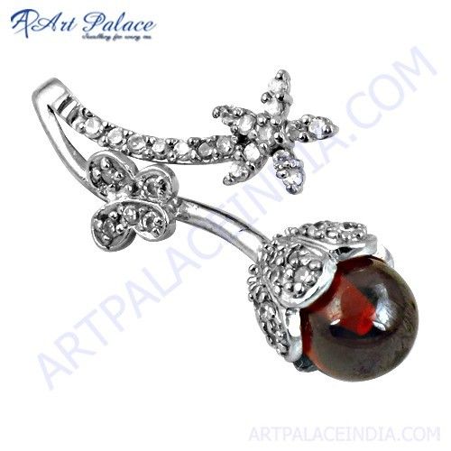 Attractive Cubic Zirconia & Garnet Gesmtone Silver Pendant