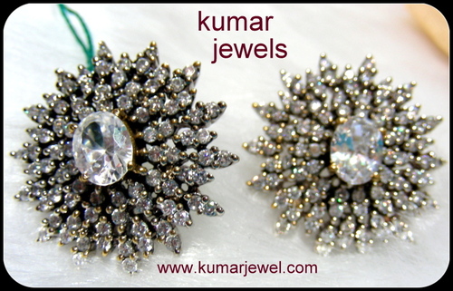 SHINNING STAR EARRINGS