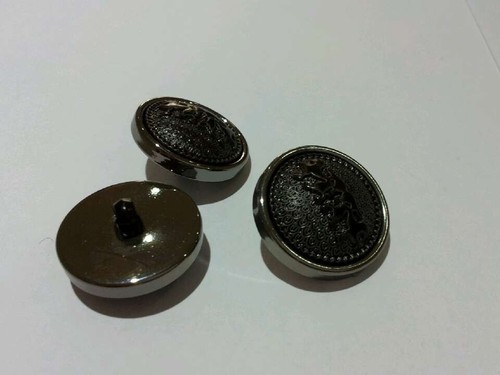PLASTIC BUTTON4