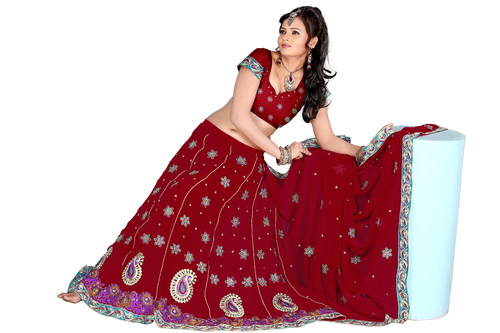 Latest Wedding Sarees Collection - Silk Blend, 55 Inches, Maroon | Elegant Design, Intricate Embroidery, Customizable Size