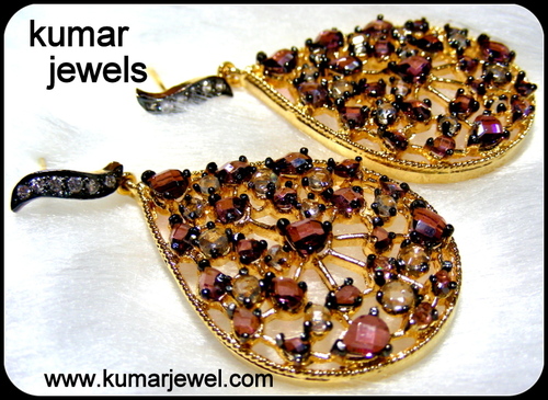 Small stone earring.