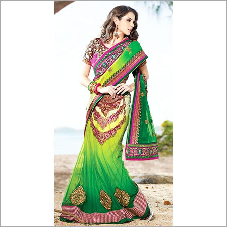 जलती हुई सौंदर्य साड़ी