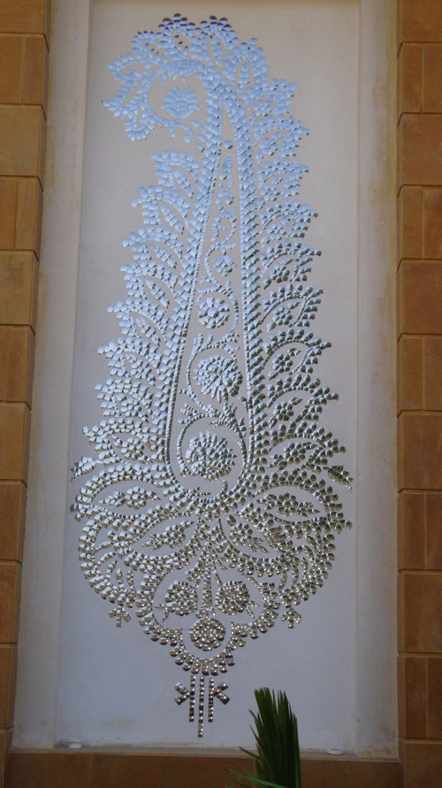 Thikri glass work on wall