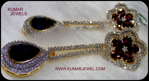 LONG SLEEK EARRING.