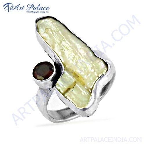 Ingenious Pearl & Garnet Gemstone Silver Ring