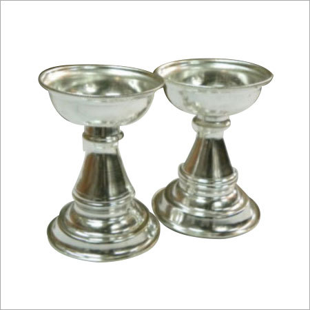 White Metal Lamp Narthaki