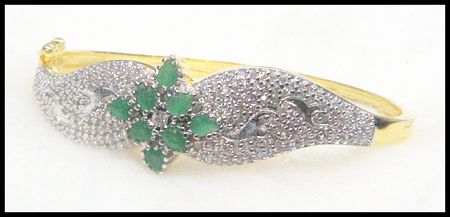 Emerald stone bracelet