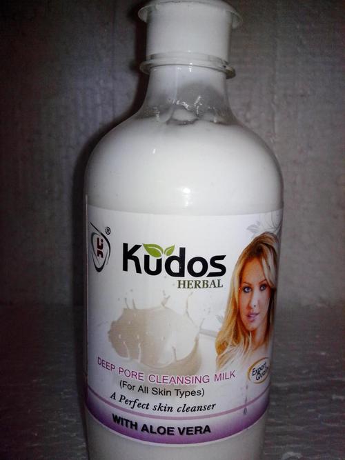 COSMETIC WHITE CLEANSING MILK