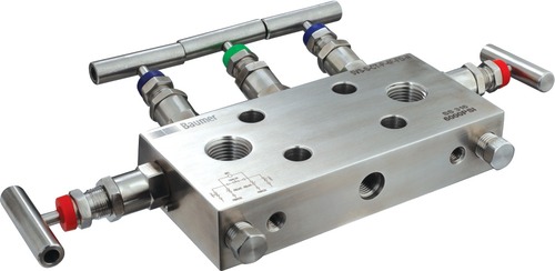 Five Valve Manifolds - Direct mount (Pipe to Flange)