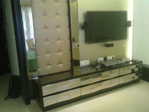Desinger T V unit