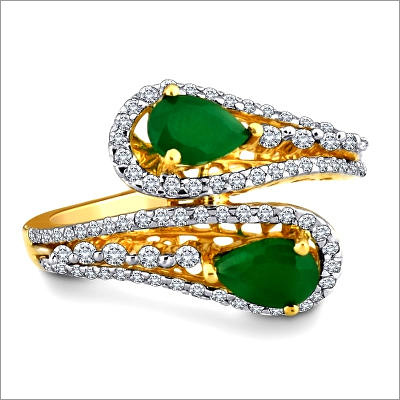Dazzling Emerald Diamond Ring