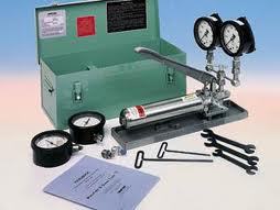 CAN PRESSURE TESTER WITH HAND PUMP