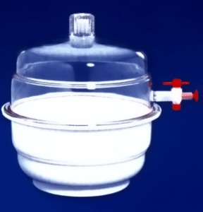 DESICCATOR (VACUUM) - Polypropylene & Polycarbonate, 150-300mm, Transparent Lid | Grease-Free Seal, Manual Control, Borosilicate Glass Base