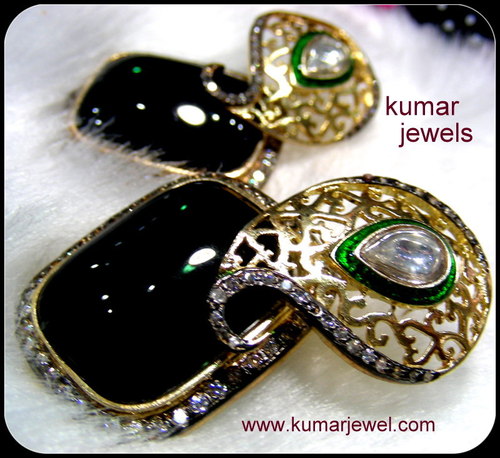 BLACK BEAUTY EARRING