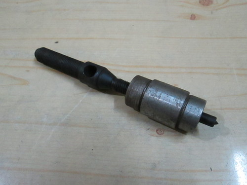 Magnet puller