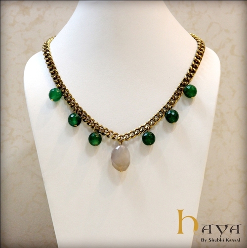 Trendy green neckpiece