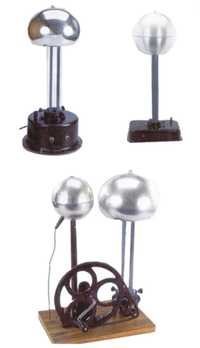Van De Graff Generator, 220 V - Stainless Steel, Perspex, 350x200x700 Mm, Metallic Silver & Blue, 100,000 V Output, 2800 Rpm Motor, Low Noise, Easy Maintenance
