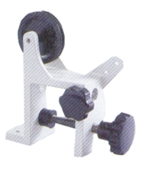 PULLEY WITH UNIVERSAL CLAMP