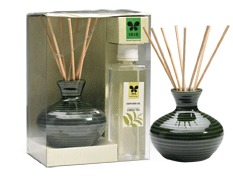 Reed Diffuser - Ceramic Jar, 10x10x15 cm, 200ml Greentea Oil & 8 Reed Sticks | Easy to Use, Elegant Design, Long-Lasting Scent, Relaxing Ambiance