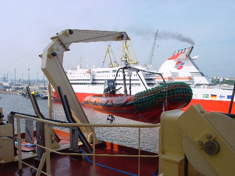 RESCUE BOAT SLEWING DAVITS