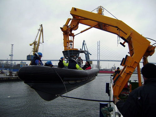 (FAST) RESCUE BOAT PIVOT DAVITS