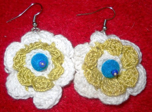 Crochet designer earings with diffrent color