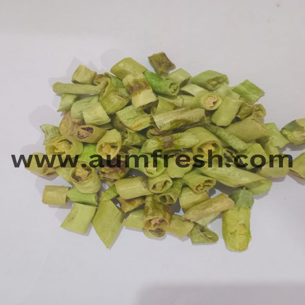 Organic Green Chilli Flakes Texture: Dried