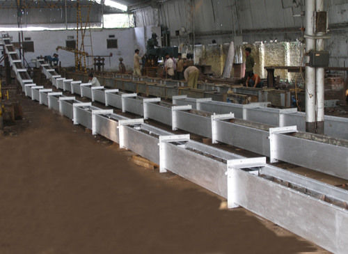 Silver Inclined Chain Conveyor