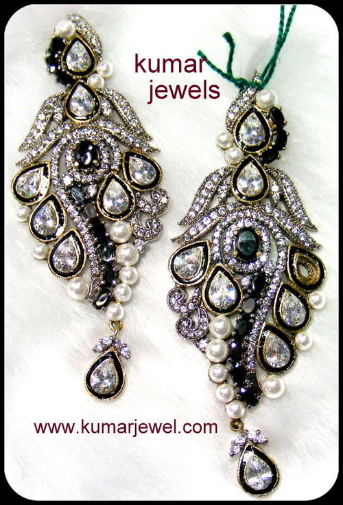 Black N White earring