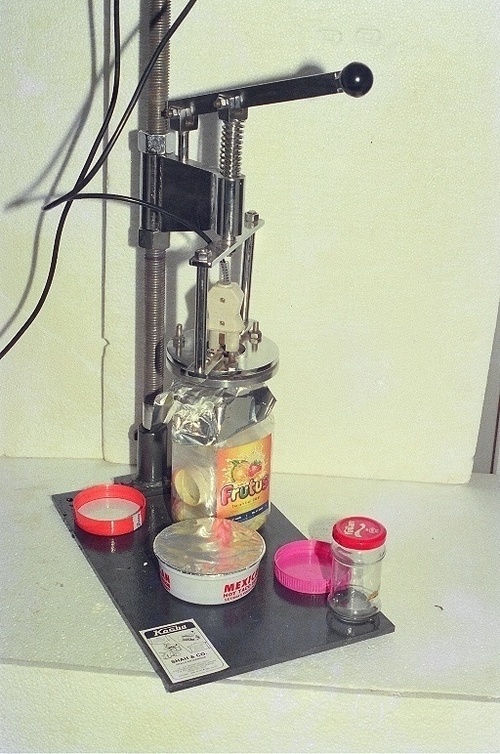 Containers Sealing Machine