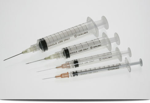 NEEDLES & SYRINGES