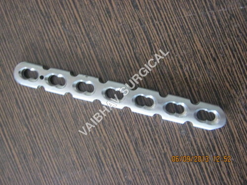 Reconstruction locking plate