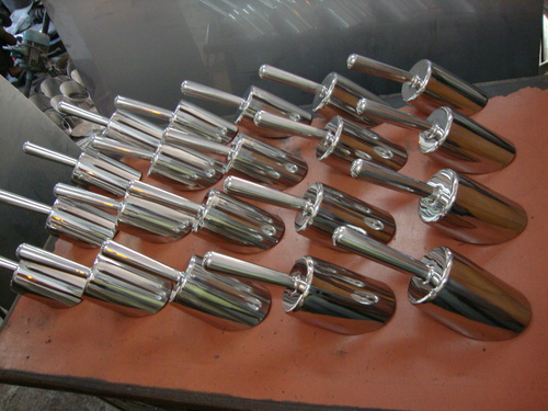 Close type scoop bottem handle