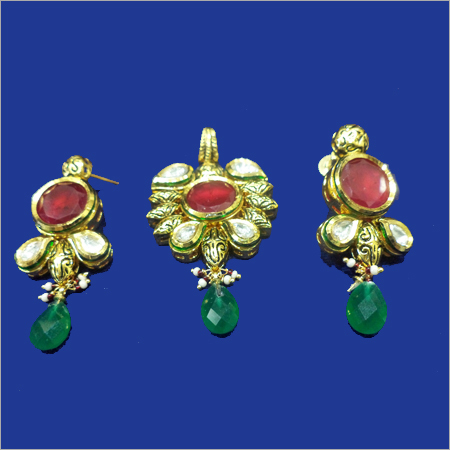 Stone Studded Pendant Set