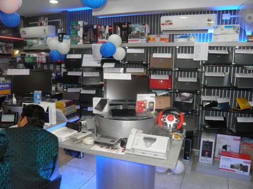 showroom  inugration ' s snap