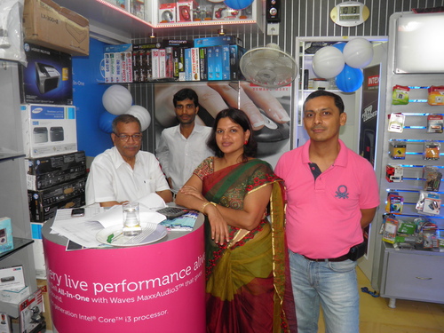 showroom inugration ' s snap