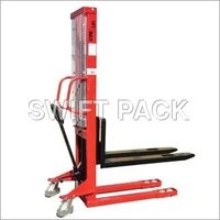 Pallet Stacker Lifting Capacity: 1600 Kilograms (Kg)