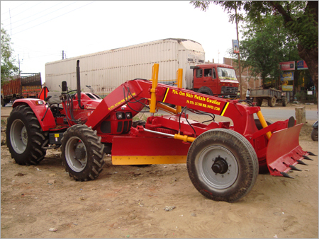 Mahindra Tractor Grader with 75 HP