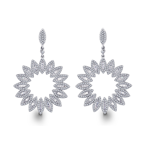 Sleek and glazing Diamond Earring