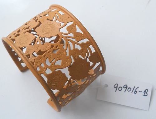 Jewellry - Brass Alloy 60x50 mm Gold Metal Cuff | Elegant Floral Pattern, Polished Finish, Comfortable Wear